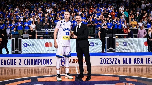 Filip Barna i direktor takmičenja Milija Vojinović (©ABA liga - Dragana Stjepanović)